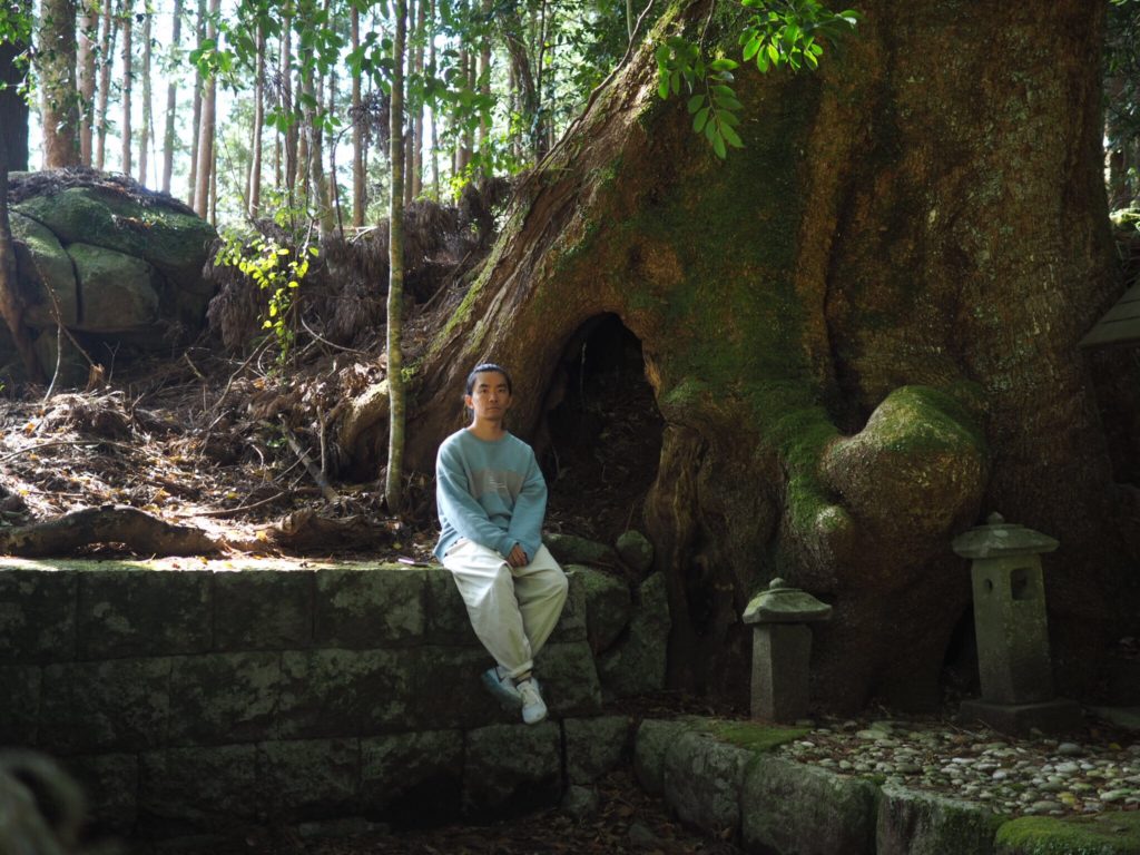トトロが出そうな秘境神社 巨大なクスノキが精霊を保つ三重県熊野の 石神神社 ミズイロノタビ