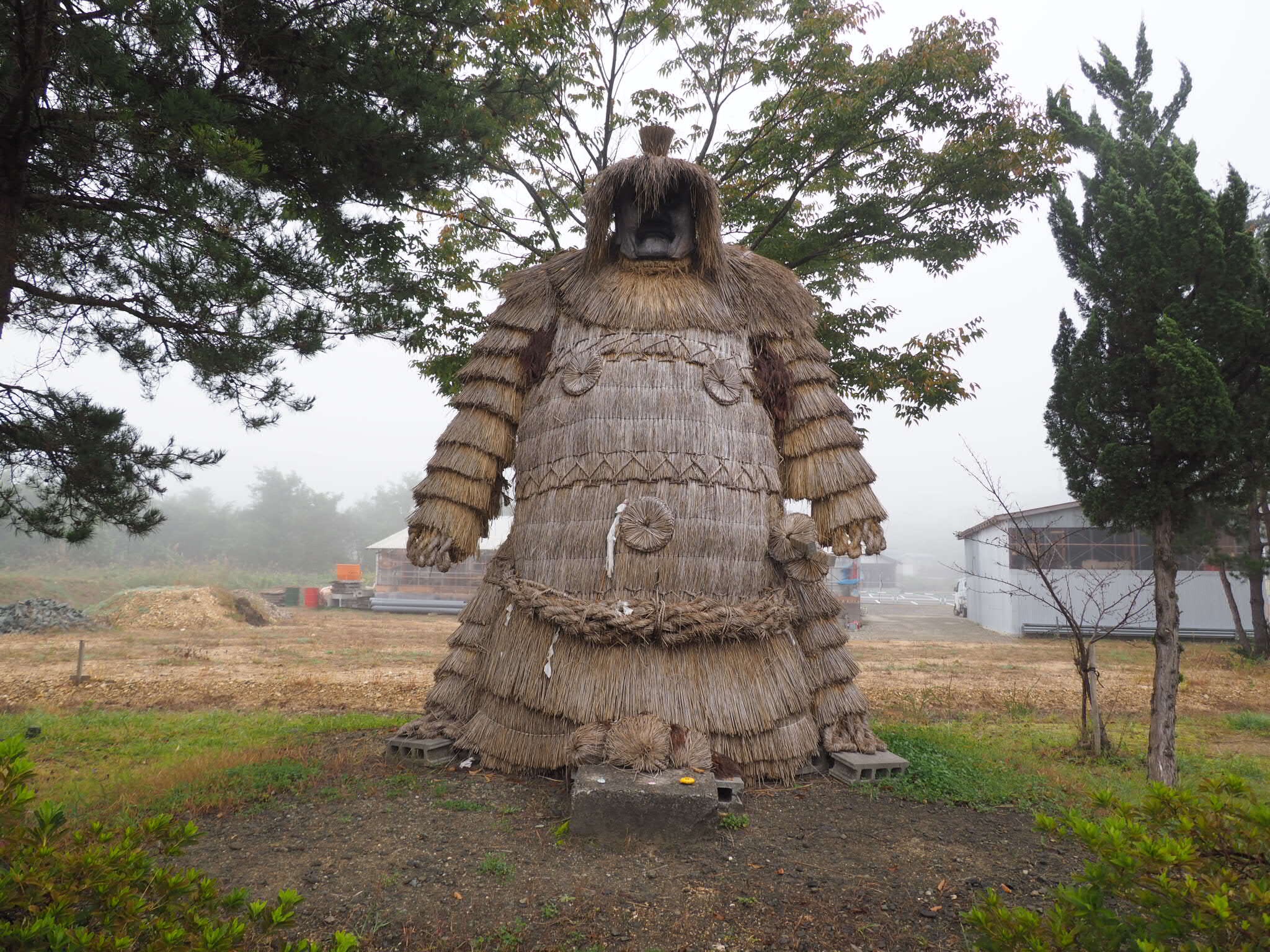 おっぱいとおへそと男根が目立つ 藁人形の巨神 鹿島様 は秋田県湯沢市の疫病退治の道祖神だった ミズイロノタビ