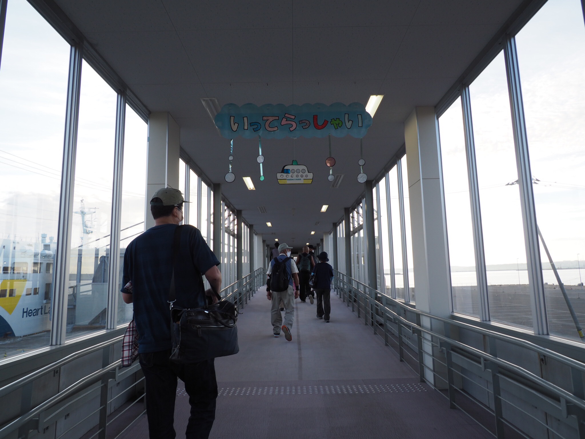 船酔いなし!稚内から礼文島へのフェリーはたった2時間の快適な船旅だった ミズイロノタビ 船酔いなし!稚内から礼文島へのフェリーはたった2時間の快適な船旅だった ミズイロノタビ